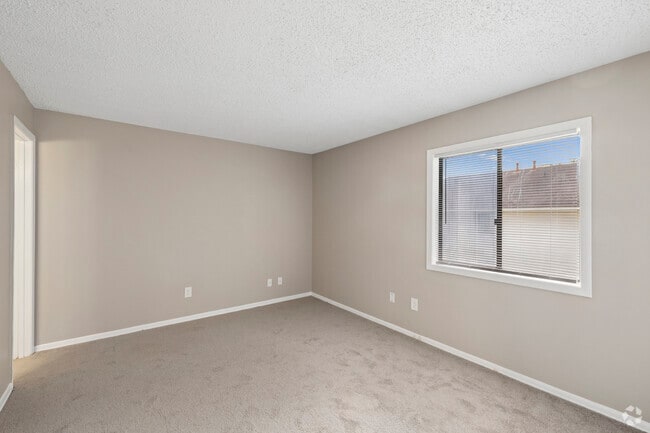 3BR, 2BA - 1,049SF - Primary Bedroom