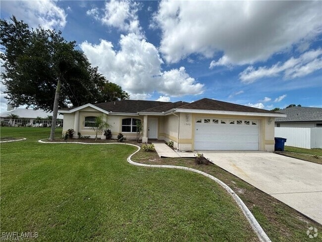 Building Photo - 1540 Crestwood Cir N Rental