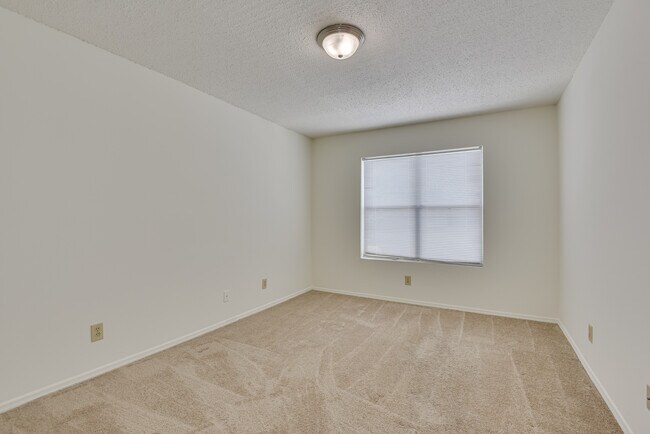 Bedroom - Woodwinds Apartments