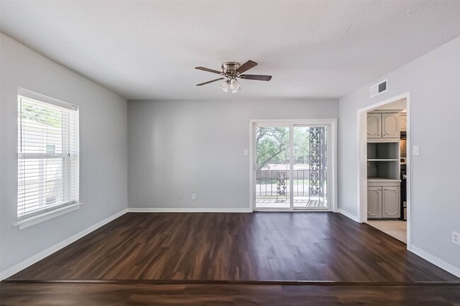 Photo - 5922 Fairdale Ln