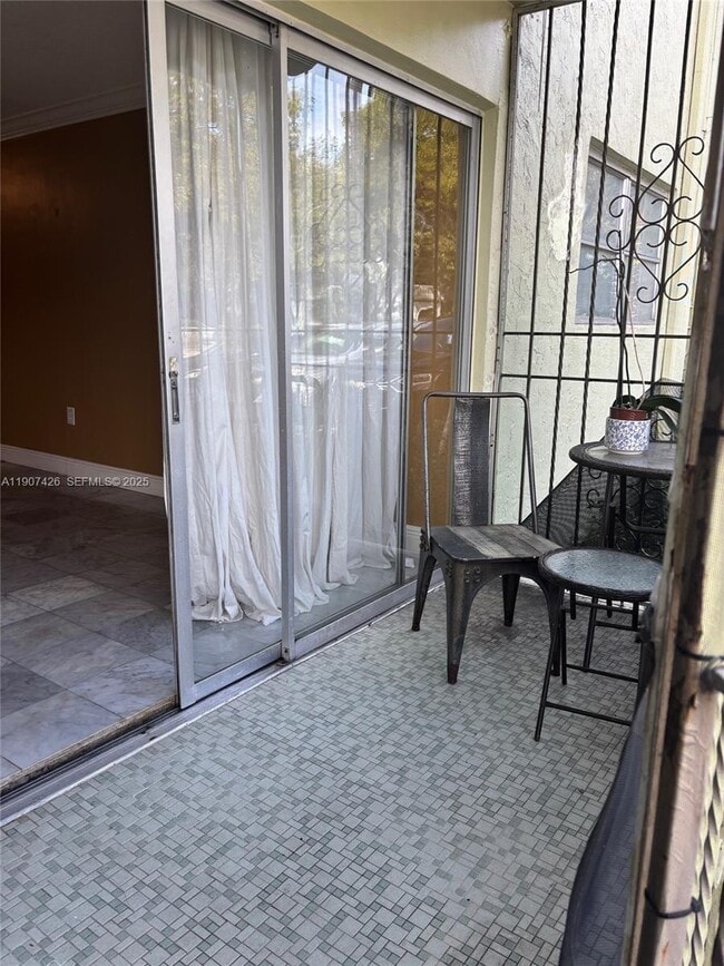 Photo - 520 NE 38th St Unidad 8