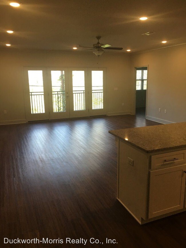 Photo - 1110 Riverside Dr