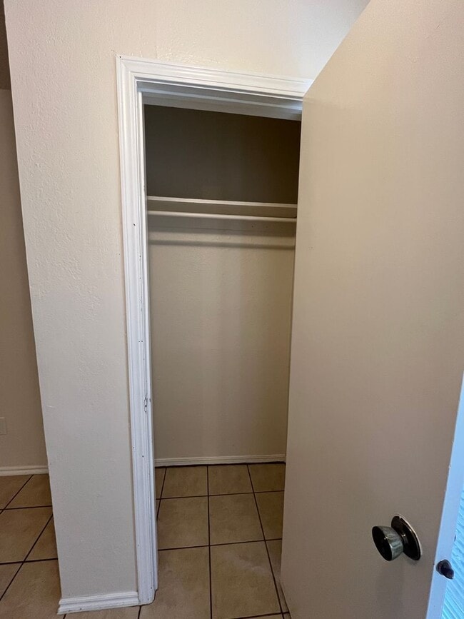 Photo - 905-907 Aspen Unit 905