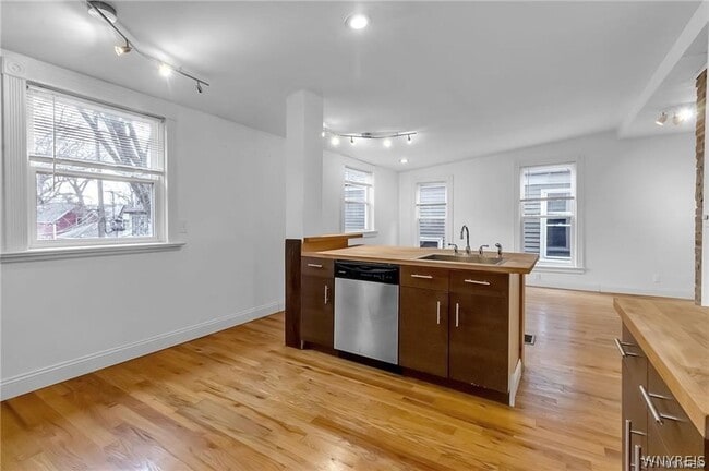 Photo - 575 Auburn Ave
