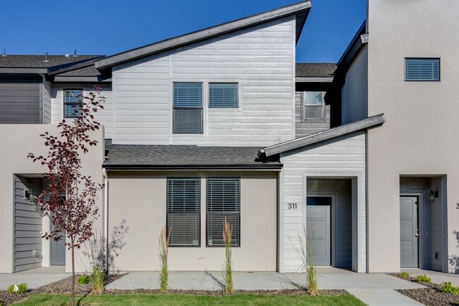 Building Photo - Modern Townhome ready for you today!