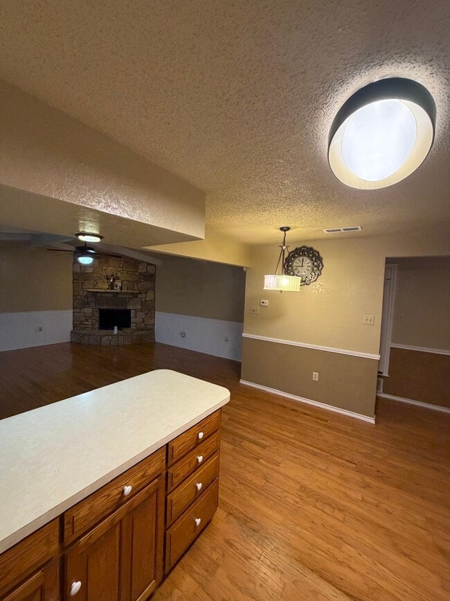 934 Flagstone Dr