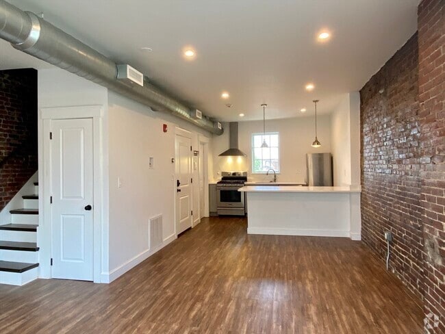 Building Photo - 105 Broadway Unit #2 Rental