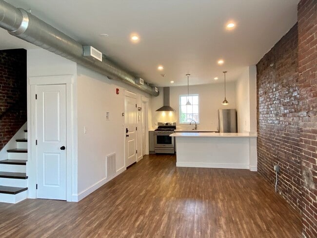 Building Photo - 105 Broadway Unit #2 Rental