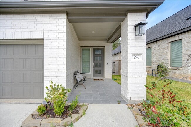 Photo - 296 Mallorn Ln