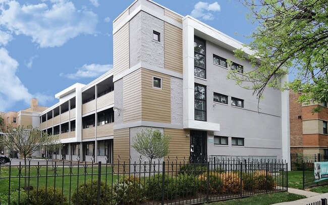 Building Photo - 1666 W Pratt Blvd Unit 310 Rental