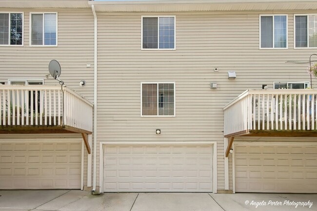 259 W Whispering Oaks Ln