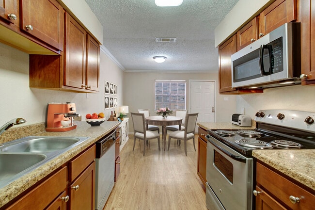 Autumn Chase Apartments - Autumn Chase Apartments