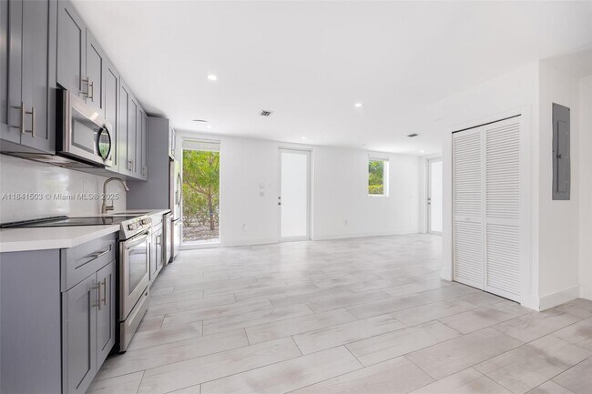 Photo - 3823 Thomas Ave