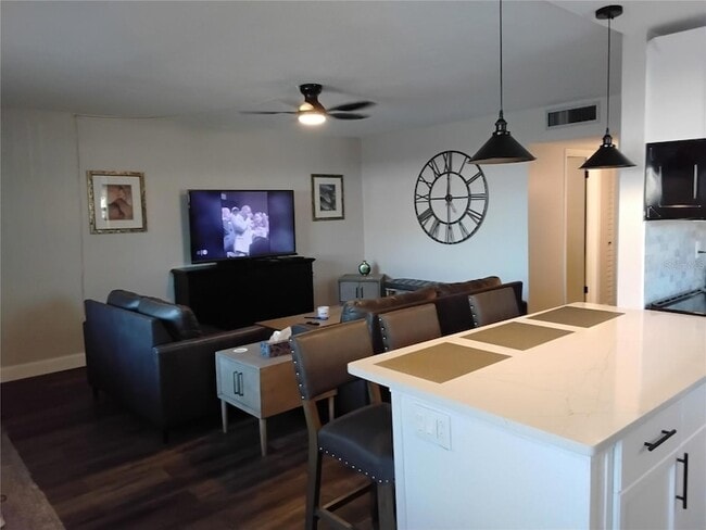 Photo - 1235 S Highland Ave Unidad 1101