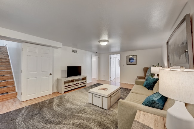 Photo - 471 S Marshall St