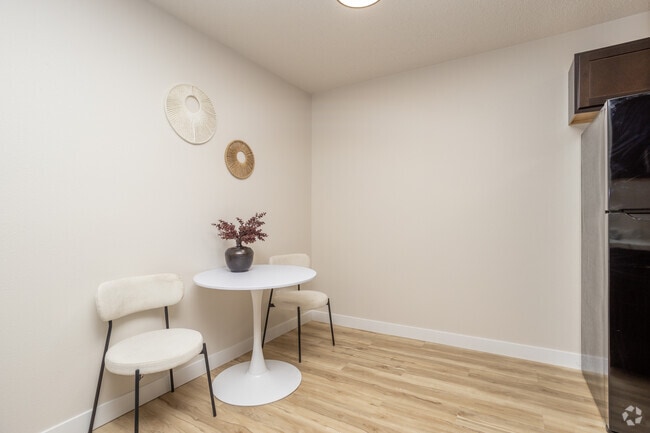 Modern A - Dining Room - Parkview Apartments