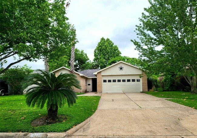Building Photo - 2711 S Brompton Dr