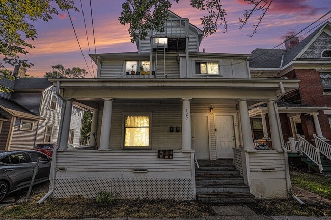 Building Photo - Charming 1-Bed/1-Bath Apartment – Newly Re... Unit 429 Davis #1