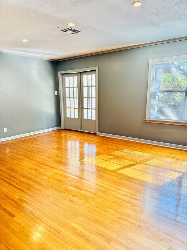 Photo - 2027 Sheridan St