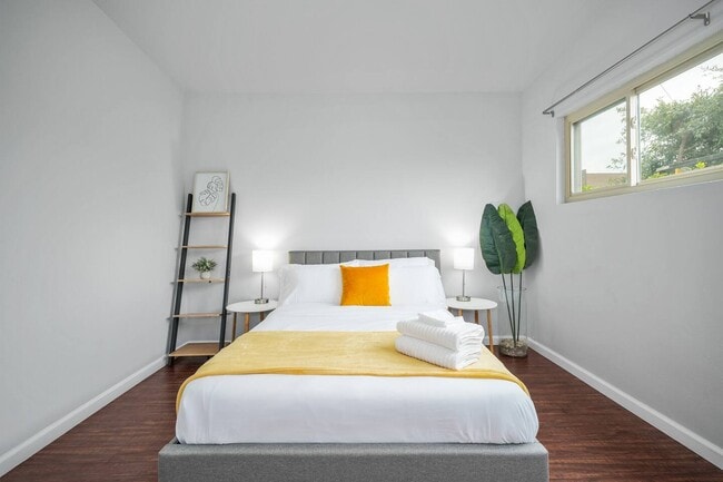 Photo - 728 Stepney Pl Unit 728 1.5