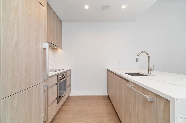 Building Photo - 200 E 23rd St Unit 14E Rental