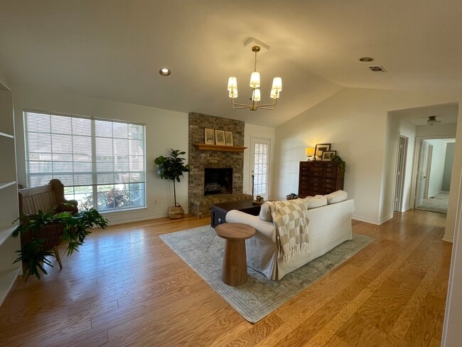 Photo - 3935 Misty Ln