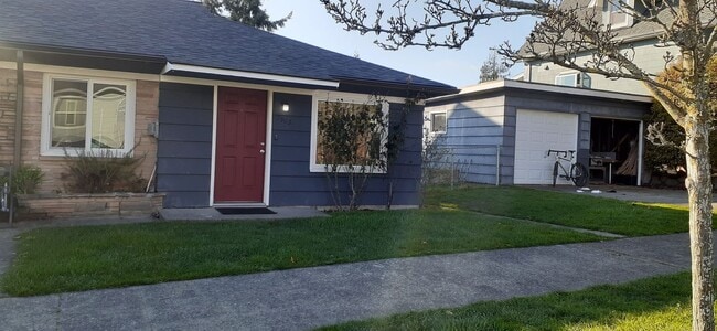 Building Photo - 2bd/1ba Seattle Home