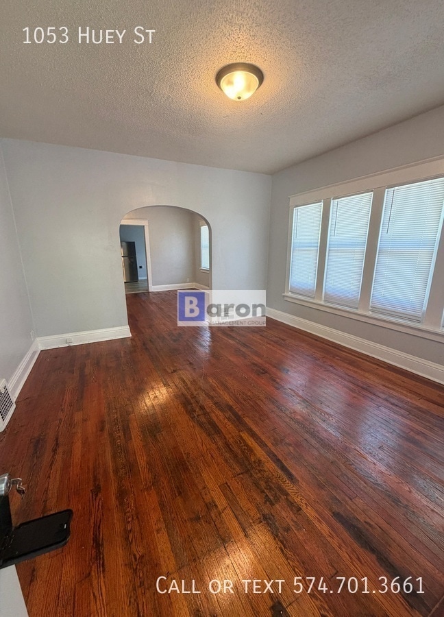 Building Photo - 1053 Huey St