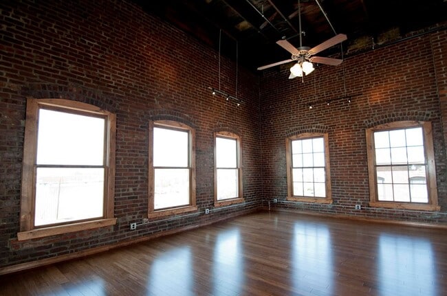 Building Photo - Union Biscuit Warehouse 212 Unit UB 212