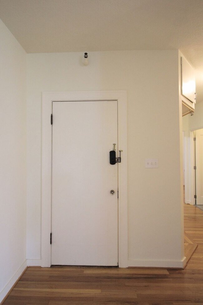 Photo - 1928 SW Laurel St Unit 7