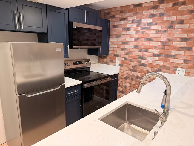 Photo - 2122 2nd St NW