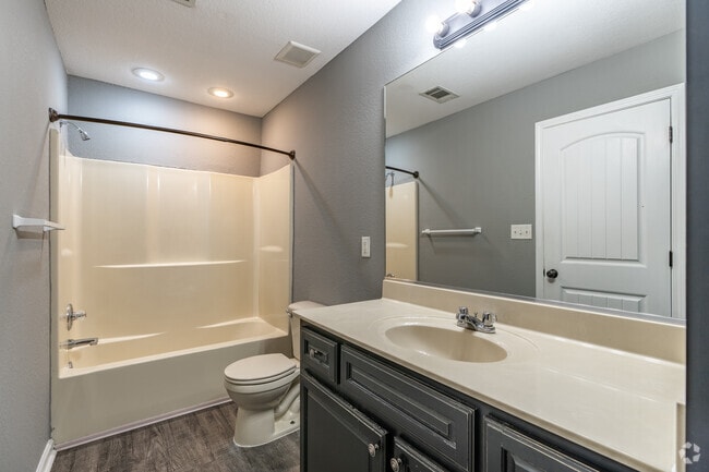 2BR, 1.5BA - 960SF - Bathroom