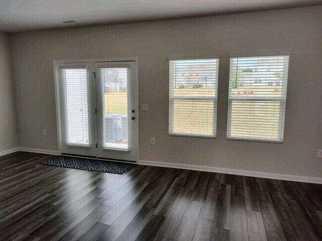 Photo - 912 Field Ivy Dr