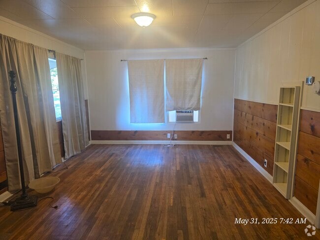 Building Photo - 1440 Hall Ave Rental