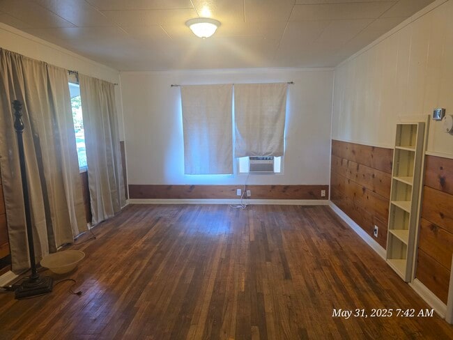 Building Photo - 1440 Hall Ave Rental