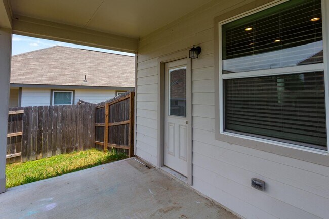 Photo - 5 bedroom 2.5 bathroom