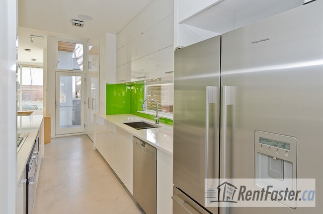 Photo - 2107-2127 27 Ave SW