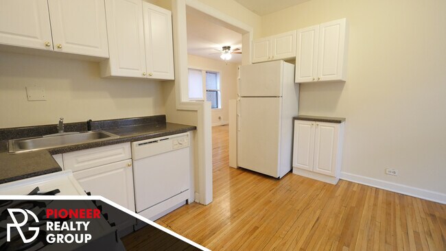 Photo - 3732 N Pine Grove Ave Unidad 3724.5-W1