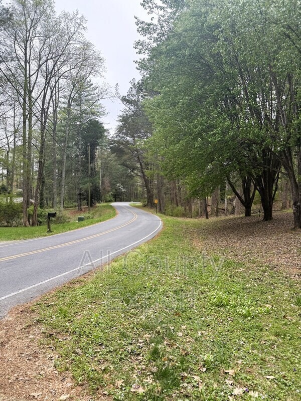 Photo - 261 Ridgewood Rd