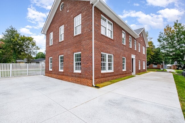 Photo - 816 Walnut Ave