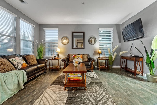 Photo - 1107 Shadowcrest Ln Unit ID1465028P