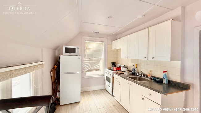 Building Photo - 10094 Yonge St