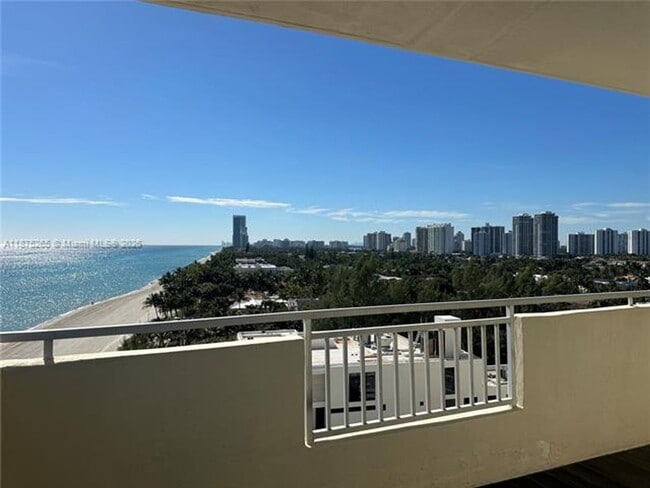 Photo - 3180 S Ocean Dr Unidad 3180 S Ocean Dr  1008