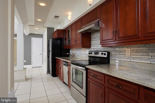 Photo - 910 T St NW