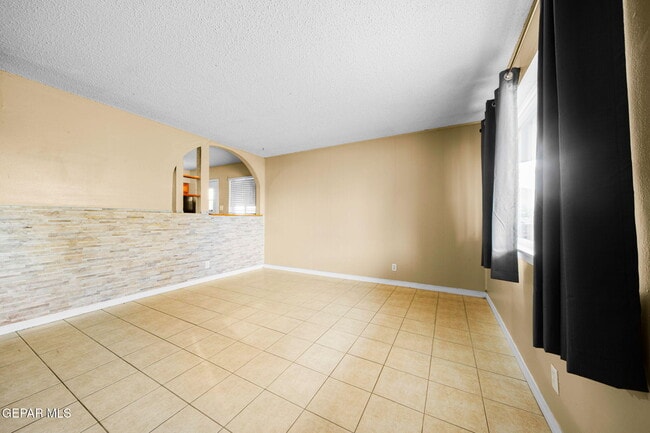 Photo - 5656 Kensington Cir