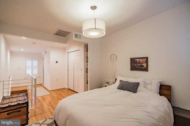 Photo - 619 11th St NE