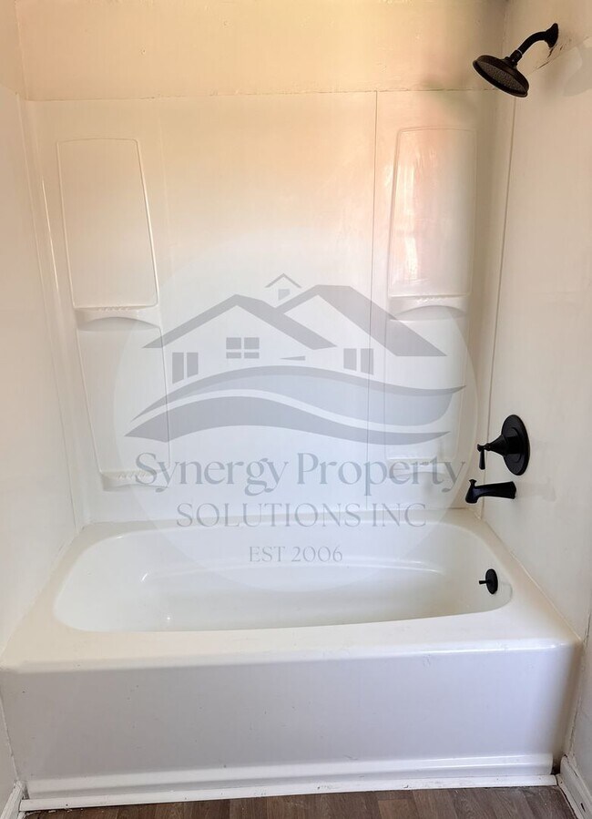 Photo - Unity Dr 810-812 Unit 812