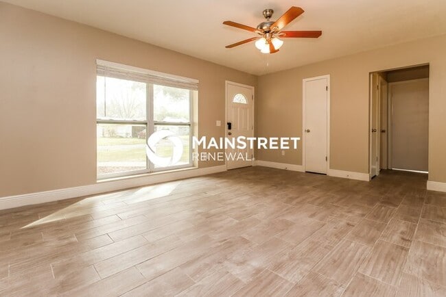 Photo - 3 Bedroom Pet-Friendly Home in LUTZ, FL with Main Street Renewal