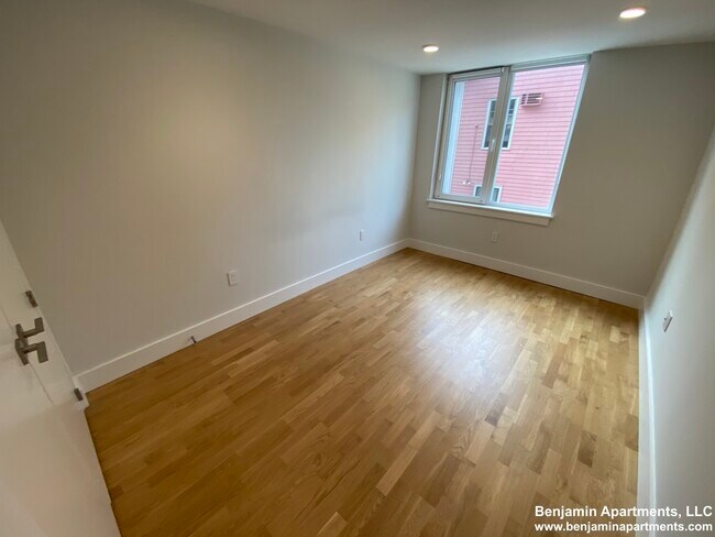 Photo - 334 Harvard St Unit E3