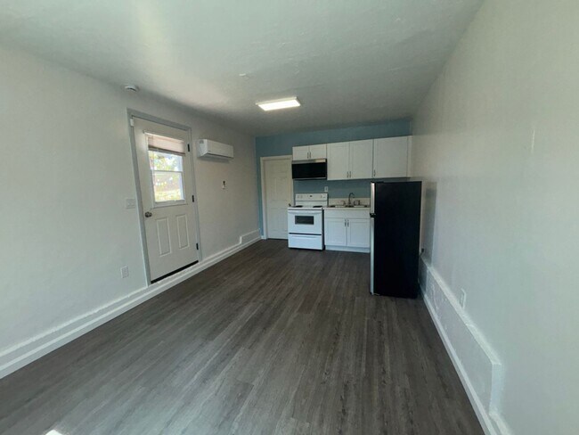 Photo - 4006-4008 DELTA STREET Unit 4008